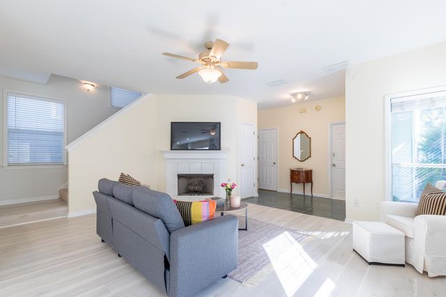 1093 ISLAND MIST CIR, Memphis, TN 38103