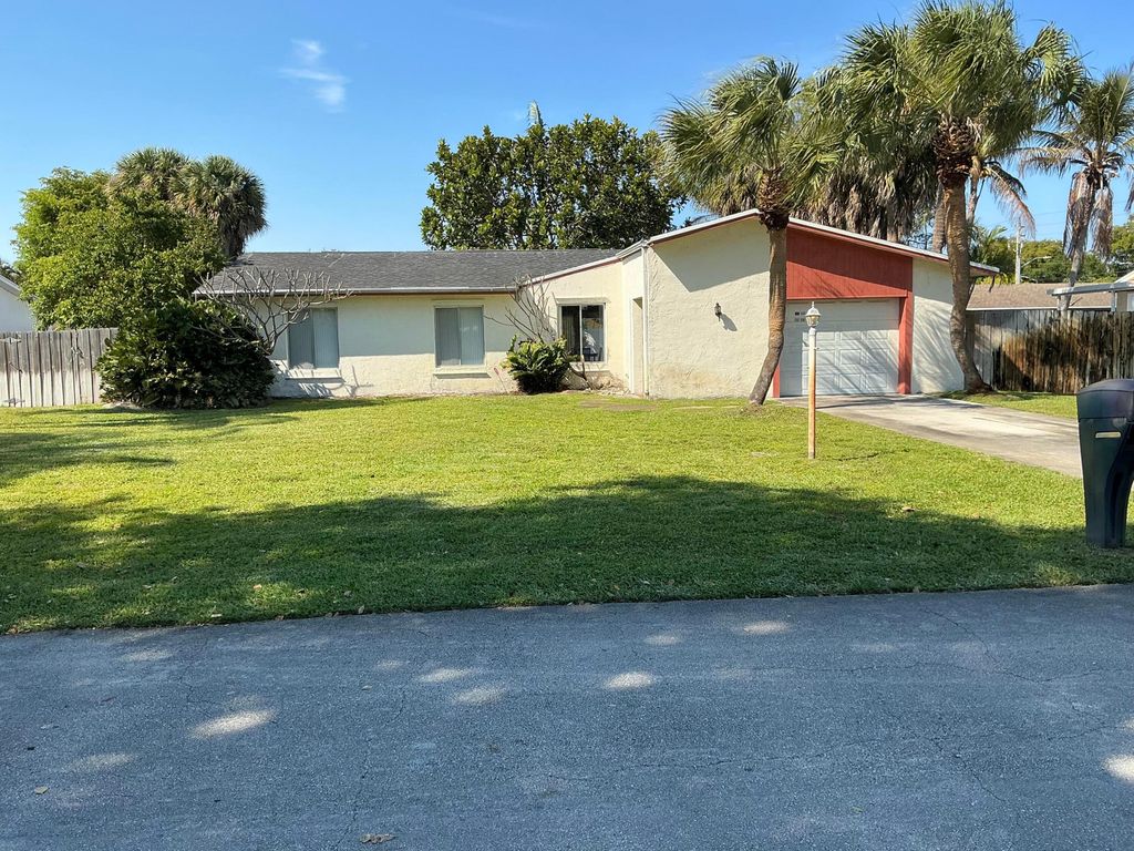 3039 Indian Trail, Lake Worth, FL 33462