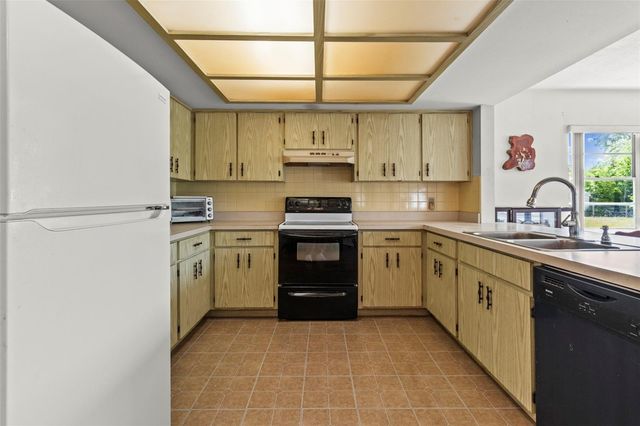 8220 E DERBY OAKS DRIVE, Floral City, FL 34436