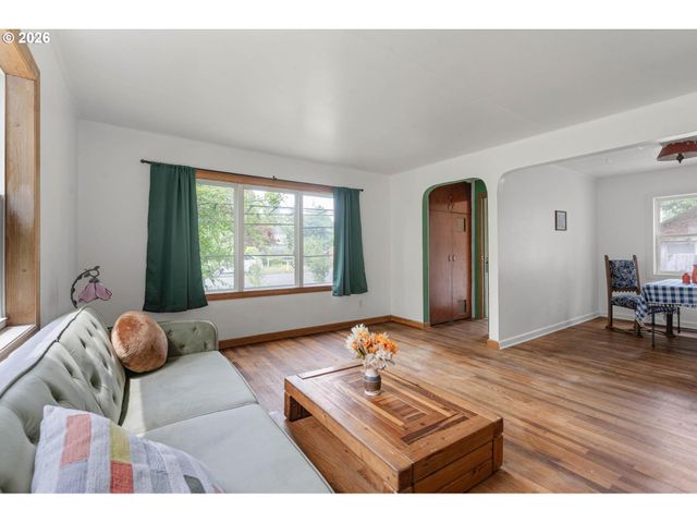 1823 FILBERT St, Forest Grove, OR 97116