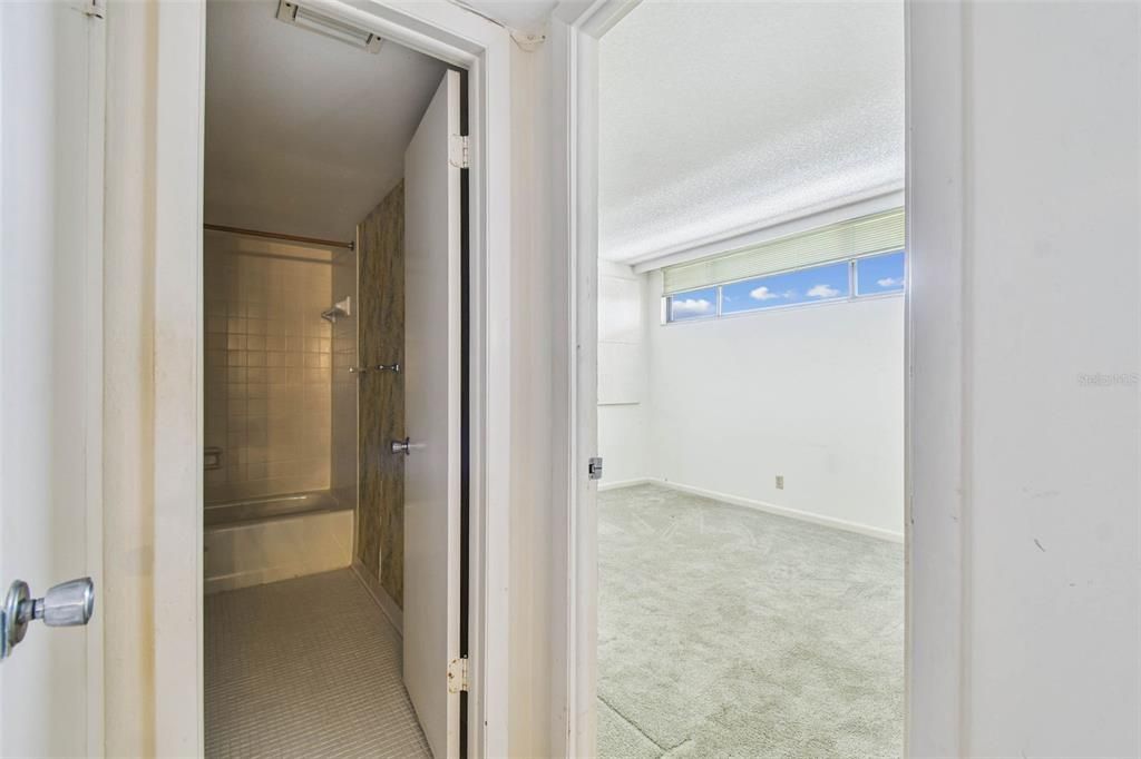 Image 22 of property listing at 2621 COVE CAY DRIVE 703, Clearwater, FL 33760