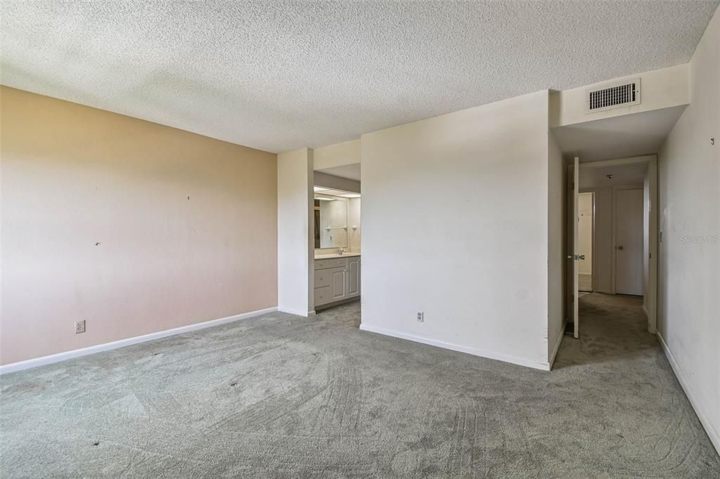 Image 32 of property listing at 2621 COVE CAY DRIVE 703, Clearwater, FL 33760
