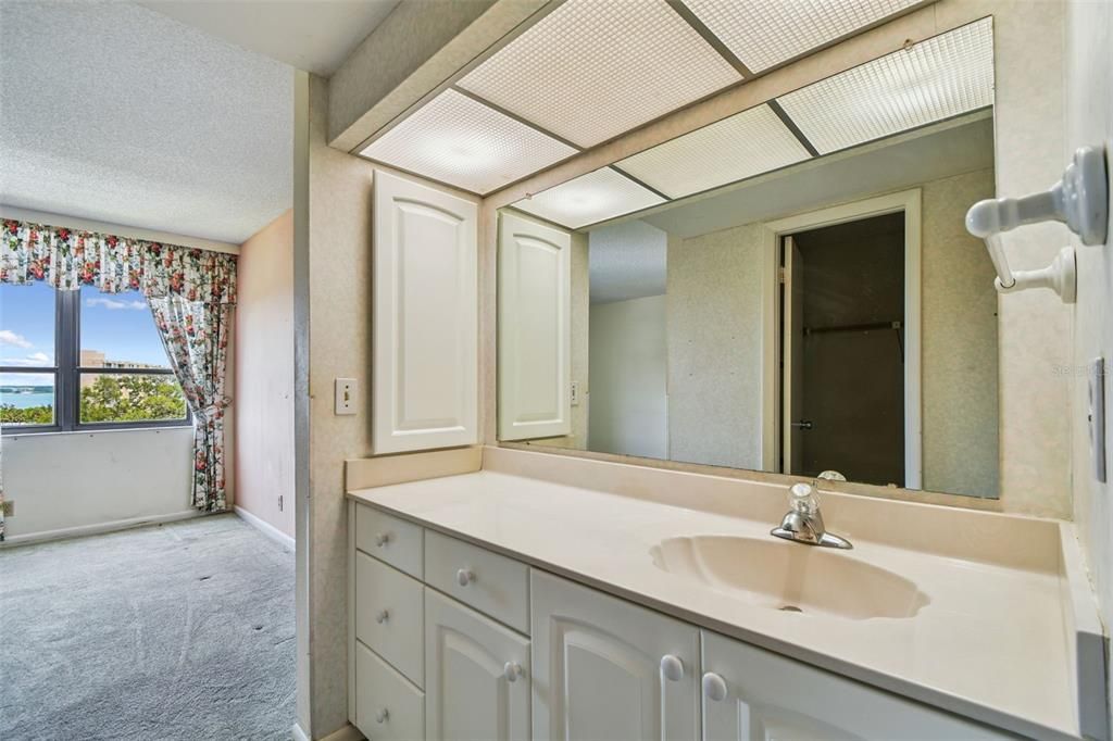 Image 37 of property listing at 2621 COVE CAY DRIVE 703, Clearwater, FL 33760
