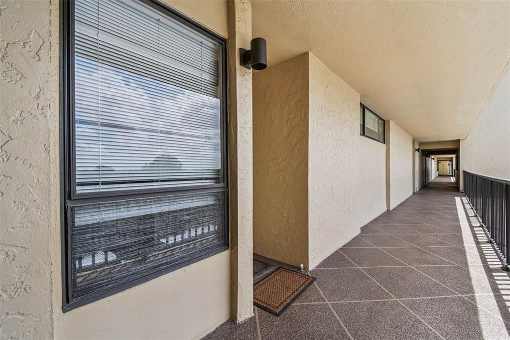 Image 5 of property listing at 2621 COVE CAY DRIVE 703, Clearwater, FL 33760
