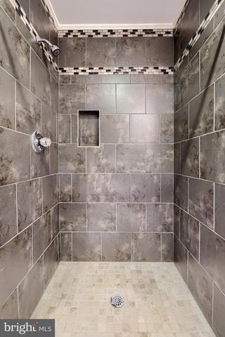 18 RED LEAF LN, Lancaster, PA 17602