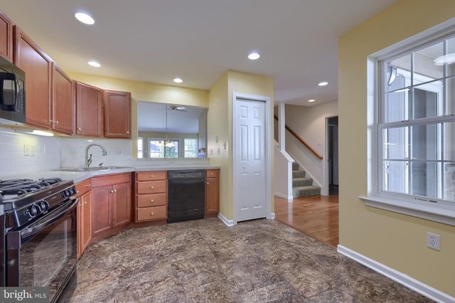 18 RED LEAF LN, Lancaster, PA 17602