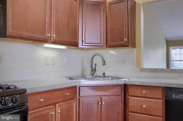 18 RED LEAF LN, Lancaster, PA 17602