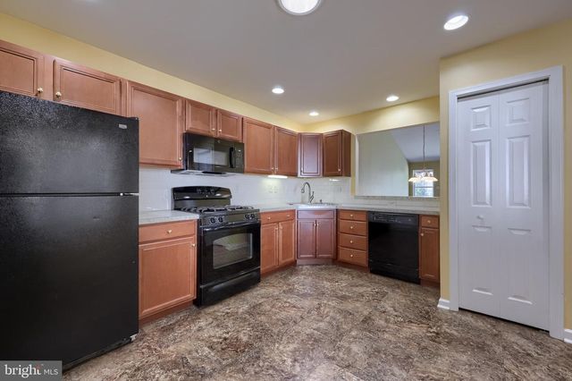 18 RED LEAF LN, Lancaster, PA 17602