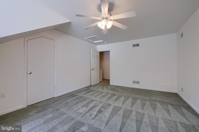 18 RED LEAF LN, Lancaster, PA 17602