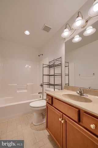 18 RED LEAF LN, Lancaster, PA 17602