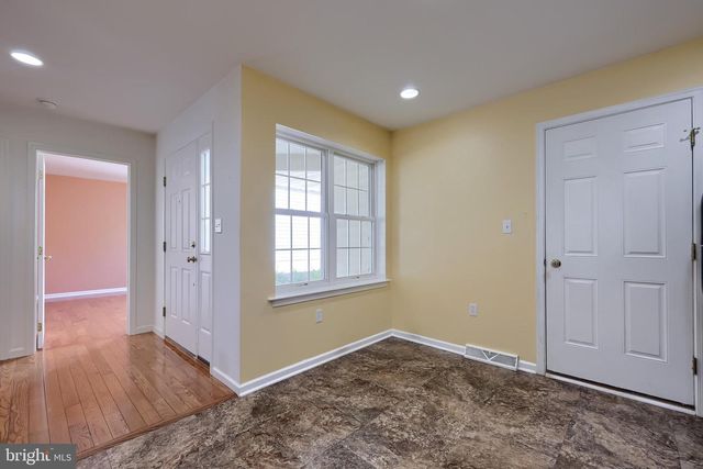 18 RED LEAF LN, Lancaster, PA 17602