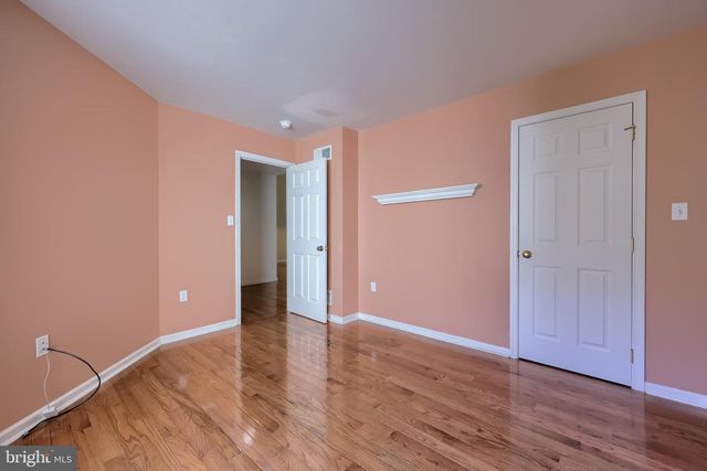 18 RED LEAF LN, Lancaster, PA 17602