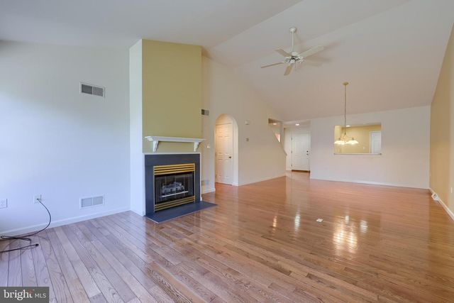 18 RED LEAF LN, Lancaster, PA 17602