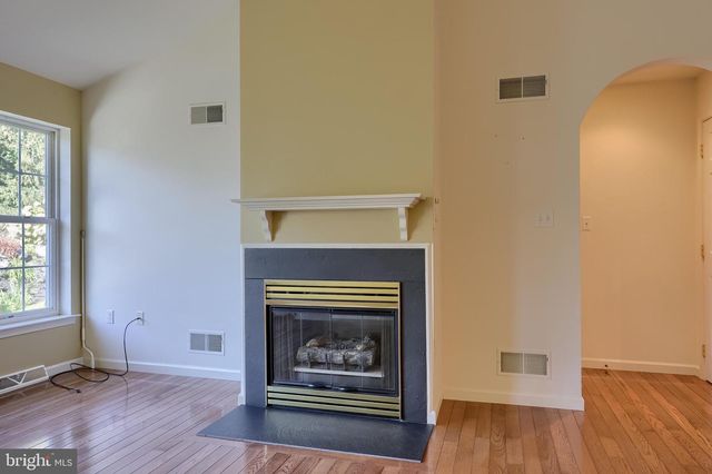 18 RED LEAF LN, Lancaster, PA 17602