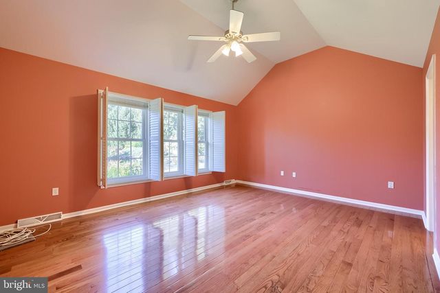 18 RED LEAF LN, Lancaster, PA 17602