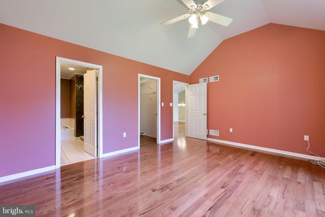 18 RED LEAF LN, Lancaster, PA 17602