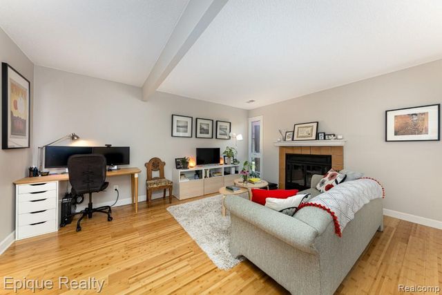 1803 Independence Boulevard, Ann Arbor, MI 48104
