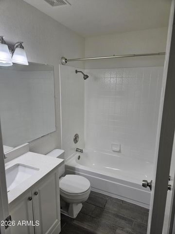 3810 E Earll Drive 208A, Phoenix, AZ 85018