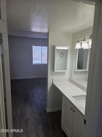 3810 E Earll Drive 208A, Phoenix, AZ 85018