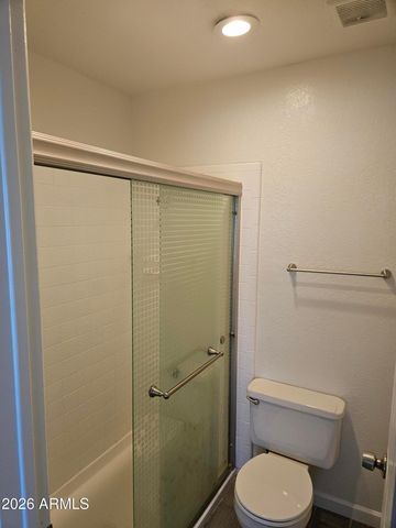 3810 E Earll Drive 208A, Phoenix, AZ 85018