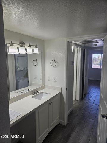 3810 E Earll Drive 208A, Phoenix, AZ 85018