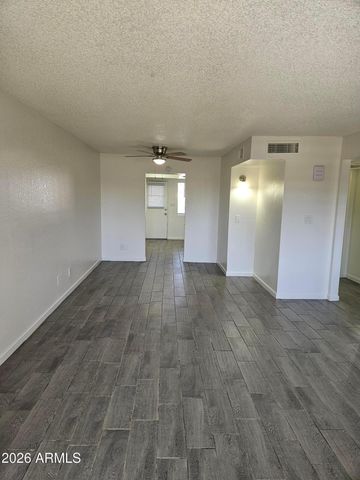 3810 E Earll Drive 208A, Phoenix, AZ 85018