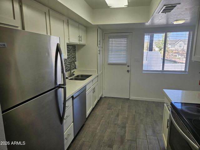 3810 E Earll Drive 208A, Phoenix, AZ 85018