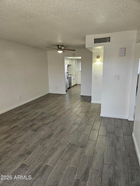 3810 E Earll Drive 208A, Phoenix, AZ 85018