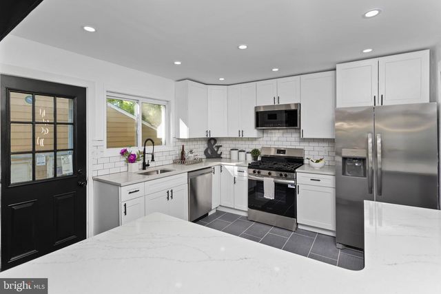 1498 STUYVESANT AVE, Trenton, NJ 08618