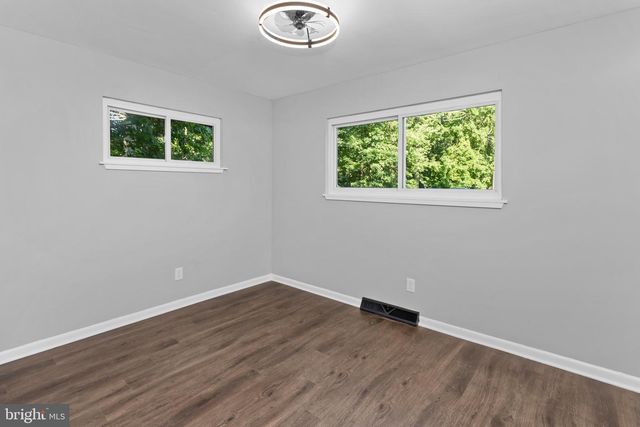 1498 STUYVESANT AVE, Trenton, NJ 08618