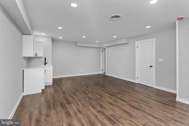 1498 STUYVESANT AVE, Trenton, NJ 08618