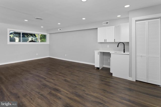 1498 STUYVESANT AVE, Trenton, NJ 08618