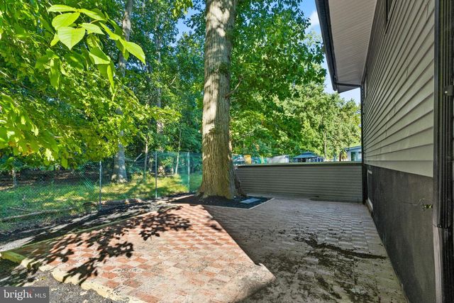 1498 STUYVESANT AVE, Trenton, NJ 08618