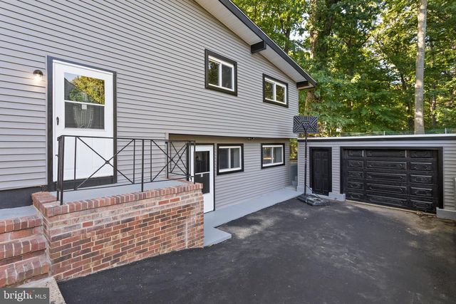 1498 STUYVESANT AVE, Trenton, NJ 08618