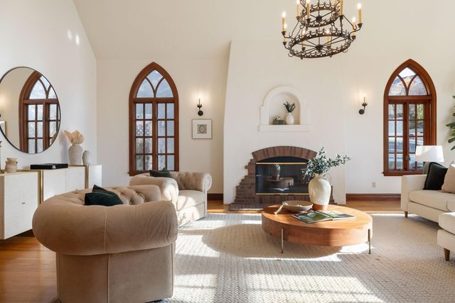 4800 4800 Proctor Ave, Oakland, CA 94618