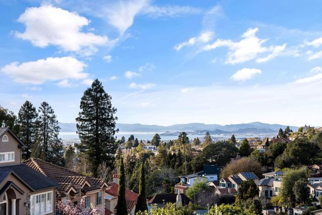 4800 4800 Proctor Ave, Oakland, CA 94618