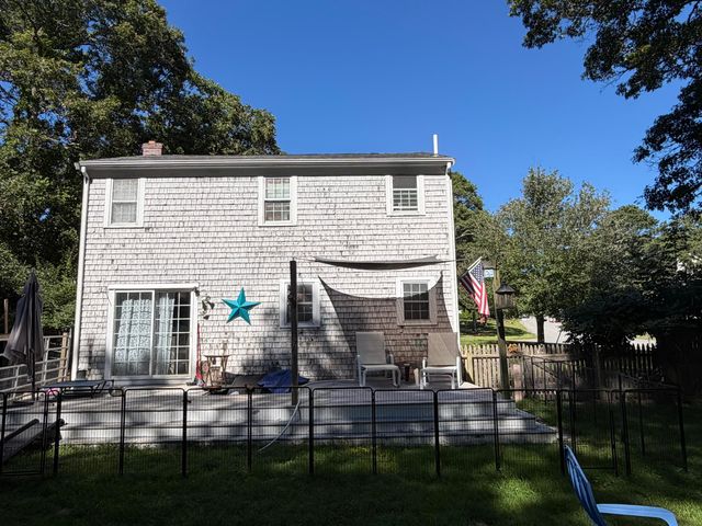 39 Warwick Way, Mashpee, MA 02649