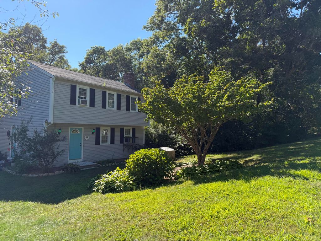 39 Warwick Way, Mashpee, MA 02649