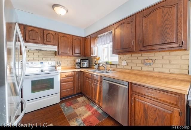 35342 Lake Drive, Brownstown, MI 48173