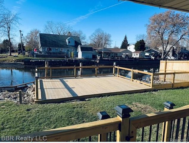 35342 Lake Drive, Brownstown, MI 48173