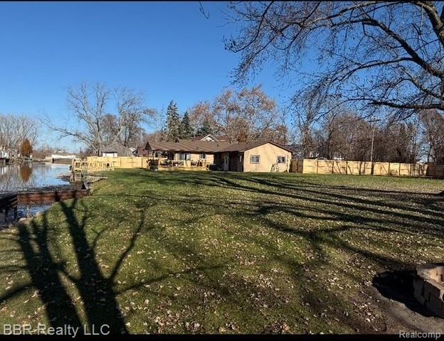 35342 Lake Drive, Brownstown, MI 48173