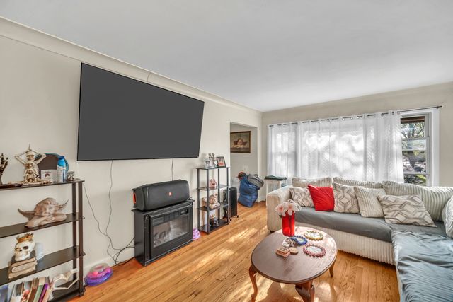 3257 N Kostner Avenue, Chicago, IL 60641