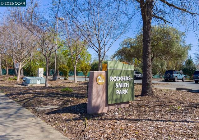 1003 Santa Cruz Dr, Pleasant Hill, CA 94523