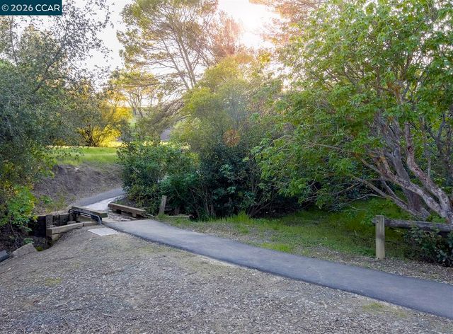 1003 Santa Cruz Dr, Pleasant Hill, CA 94523