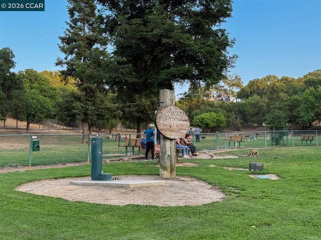 1003 Santa Cruz Dr, Pleasant Hill, CA 94523