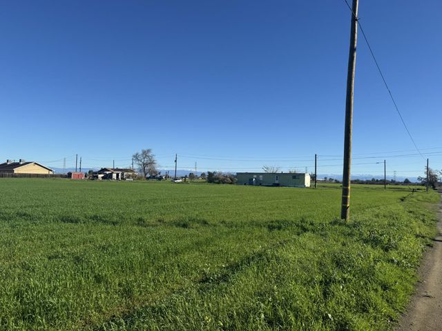 16748 N Lake Street, Madera, CA 93638