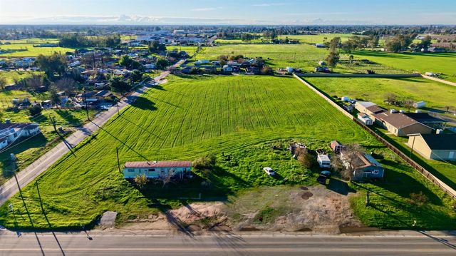 16748 N Lake Street, Madera, CA 93638