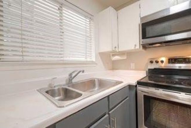 2113 Stanford Street, Houston, TX 77006