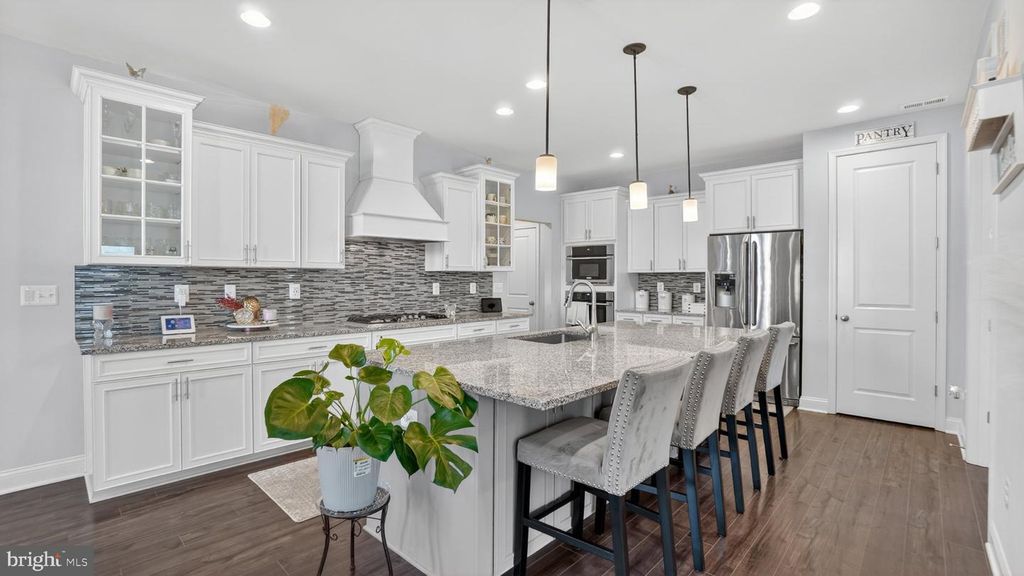 Image 5 of property listing at 7804 WOODVALE WAY, Glen Burnie, MD 21060