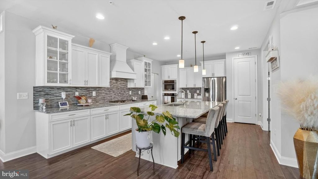 Image 6 of property listing at 7804 WOODVALE WAY, Glen Burnie, MD 21060